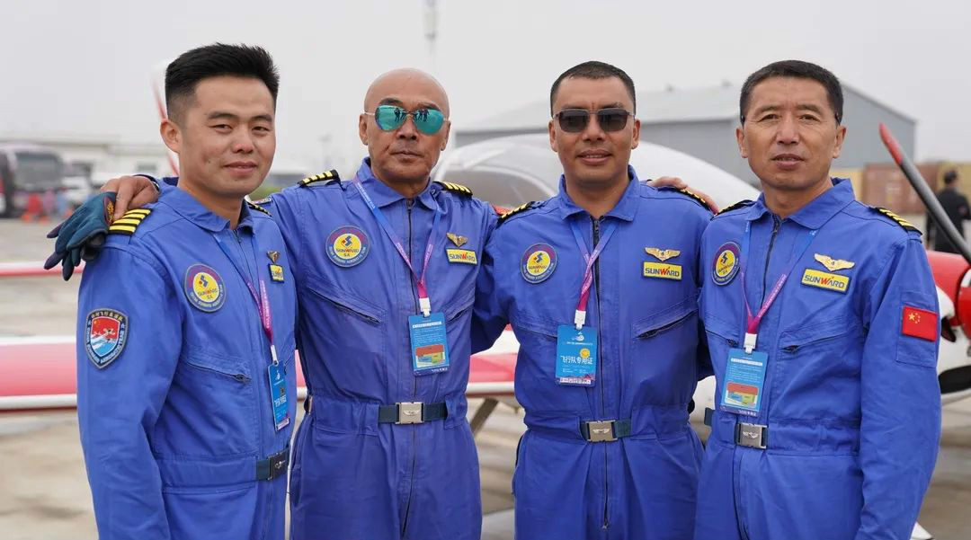 龙8头号玩家四机航行编队惊艳尧城（太原）国际通用航空航行大会