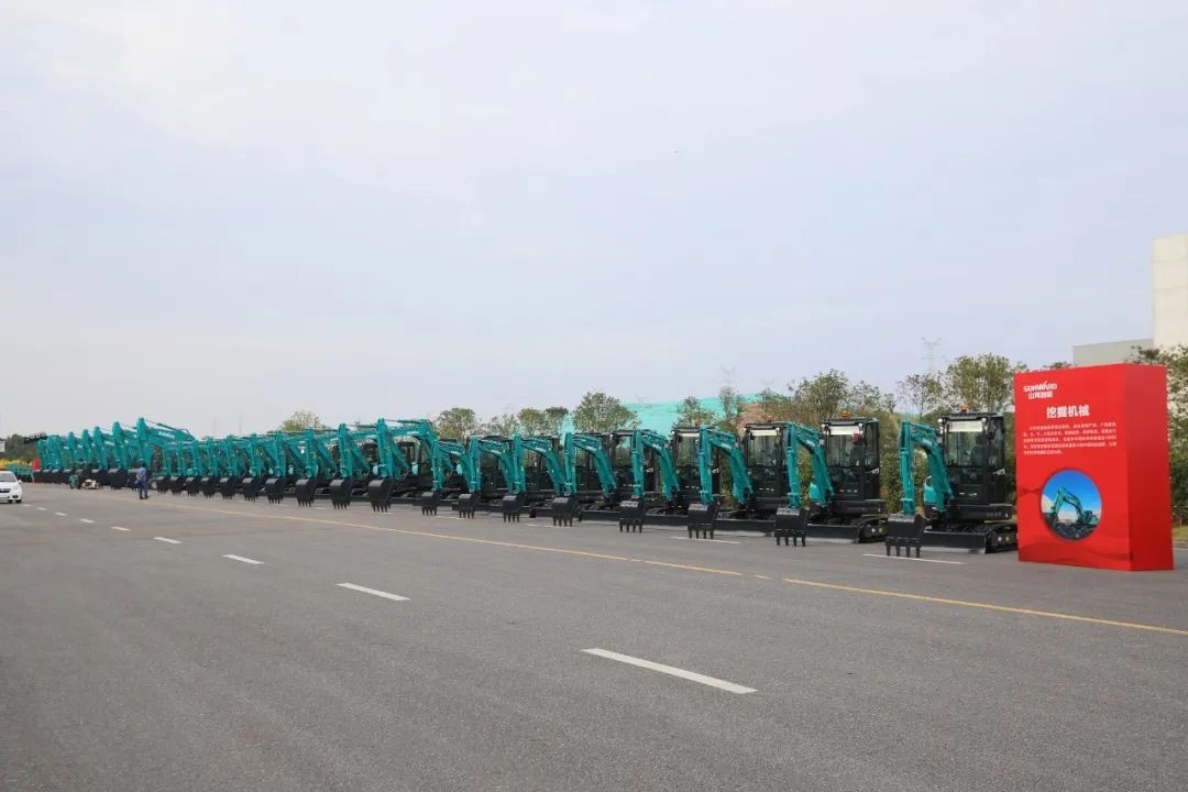 十年两办挖掘机行业年会 龙8头号玩家智能的底气何在