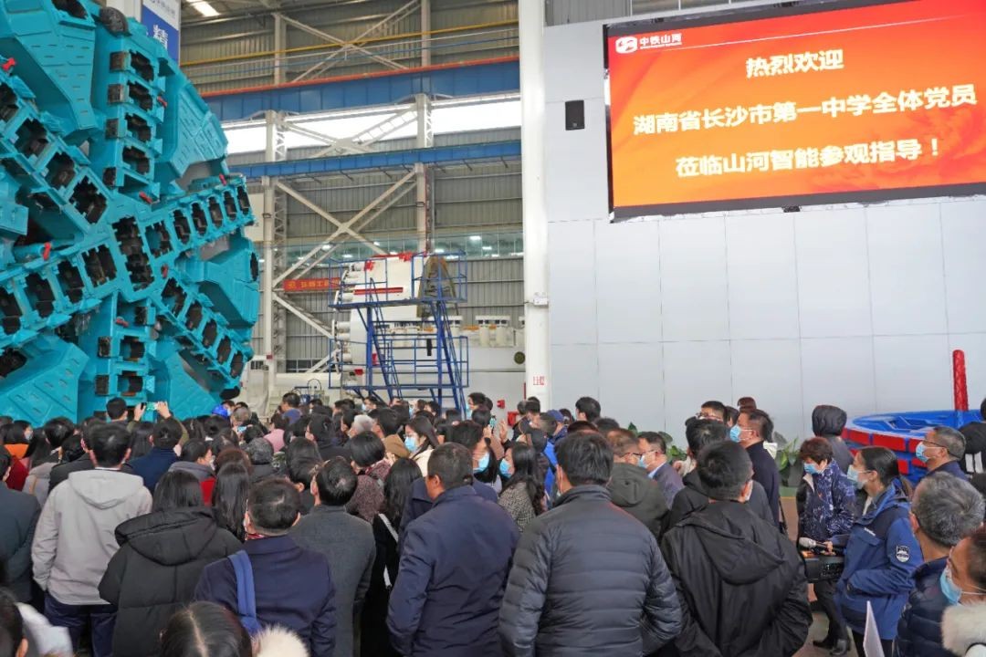 长沙市一中赴龙8头号玩家智能开展主题党日活动