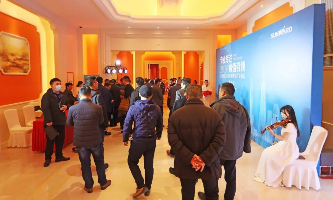 百台装备，，，，，，，，成交额3.6亿！龙8头号玩家智能“圈粉”六朝古都