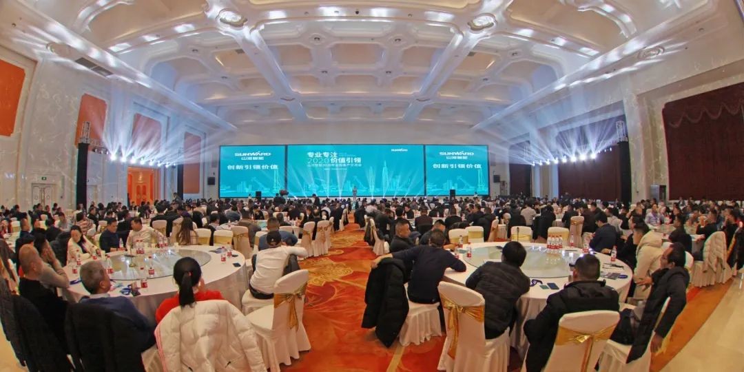 百台装备，，，，，，，，成交额3.6亿！龙8头号玩家智能“圈粉”六朝古都