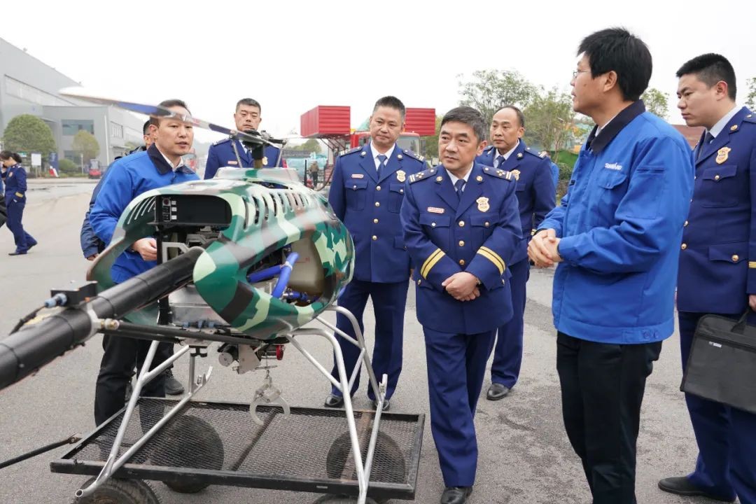 消防救援局考察龙8头号玩家智能无人化应抢救援装备
