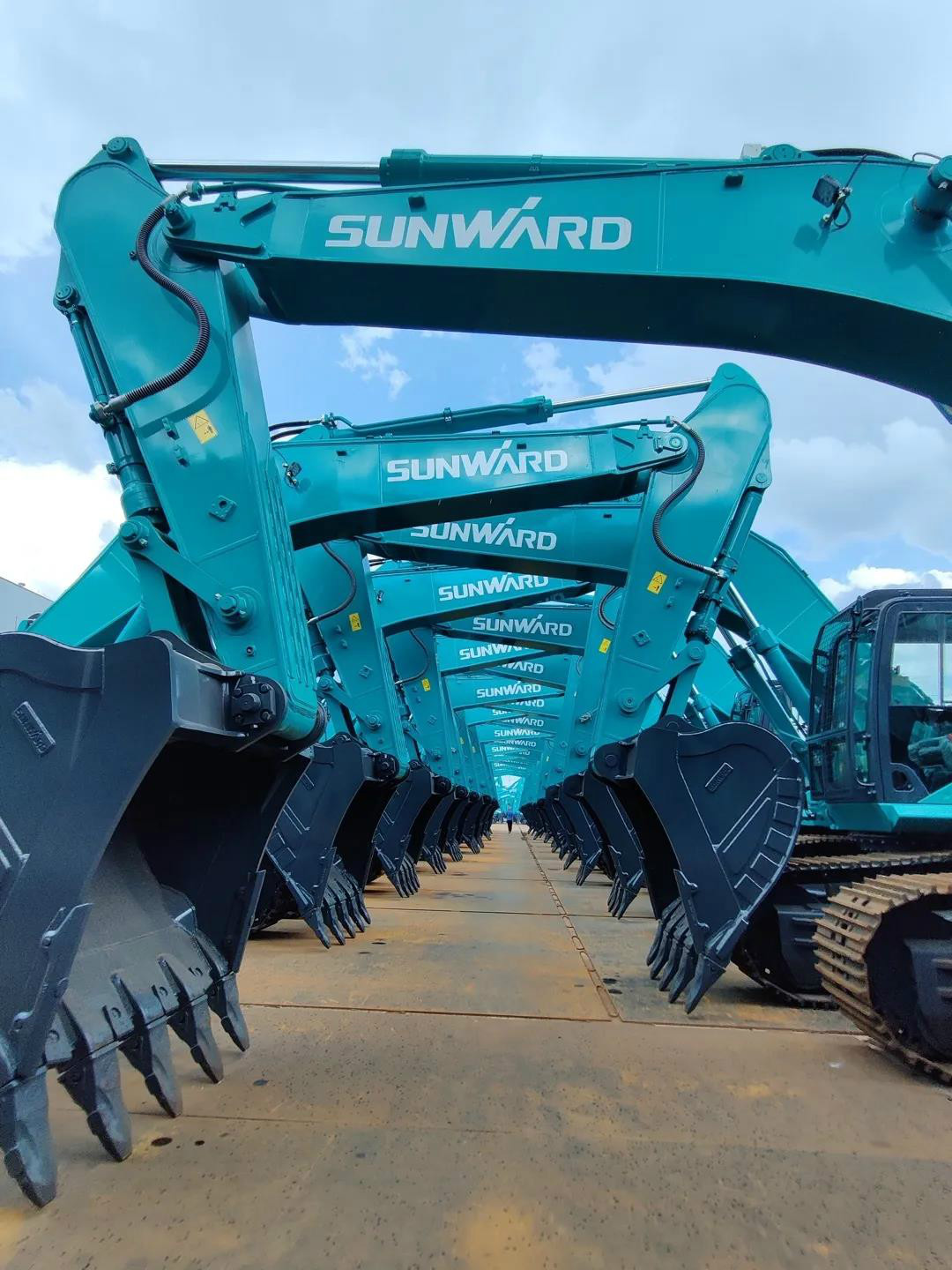 以先导式立异实现挖掘机从无到有，，，，，，，从小到大，，，，，，，从大到强！