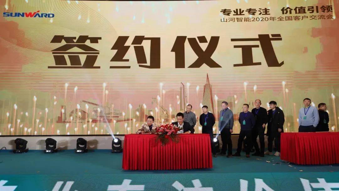 百台装备，，，，，，，，成交额3.6亿！龙8头号玩家智能“圈粉”六朝古都