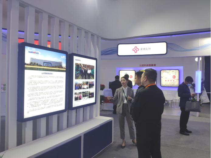 齐聚岳麓山，，，，，同谋民企大生长