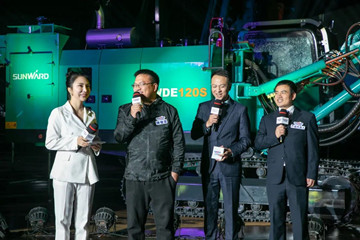 狂欢启动！龙8头号玩家智能万万钜惠邀约品牌嘉年华