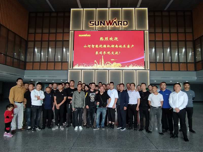 快来“网红”打卡点 ——龙8头号玩家智能工业城