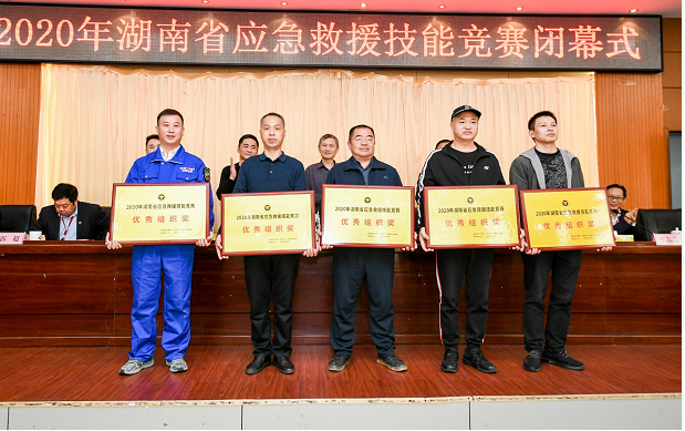 初生牛犊可撼虎 | 龙8头号玩家智能应抢救援队斩获诸多奖项