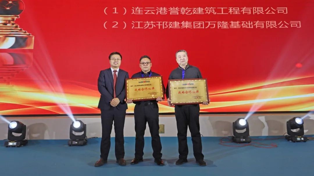 百台装备，，，，，，，，成交额3.6亿！龙8头号玩家智能“圈粉”六朝古都