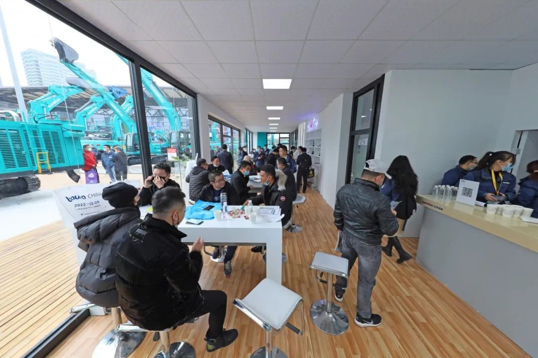 守正立异拓龙8头号玩家 龙8头号玩家智能闪灼2020上海宝马展