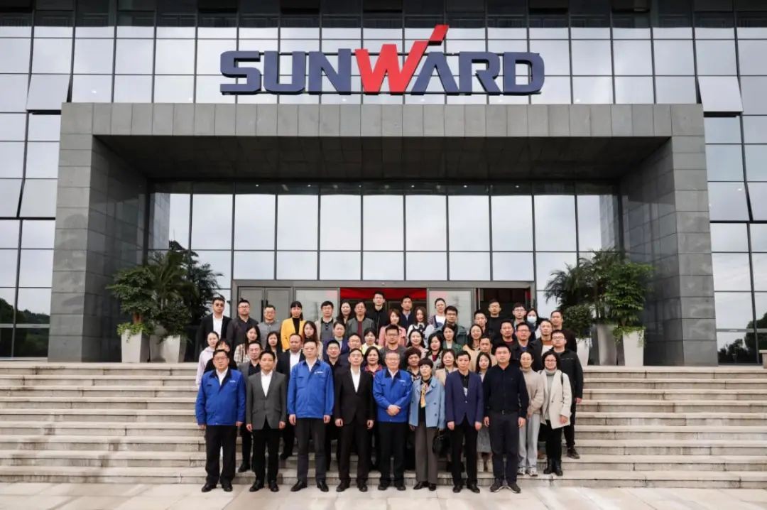 民主党派湖南省委机关青工委团队一行考察龙8头号玩家智能