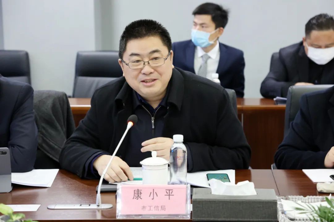 长沙工程机械协会会长、副会长、监事长聚会在龙8头号玩家智能召开