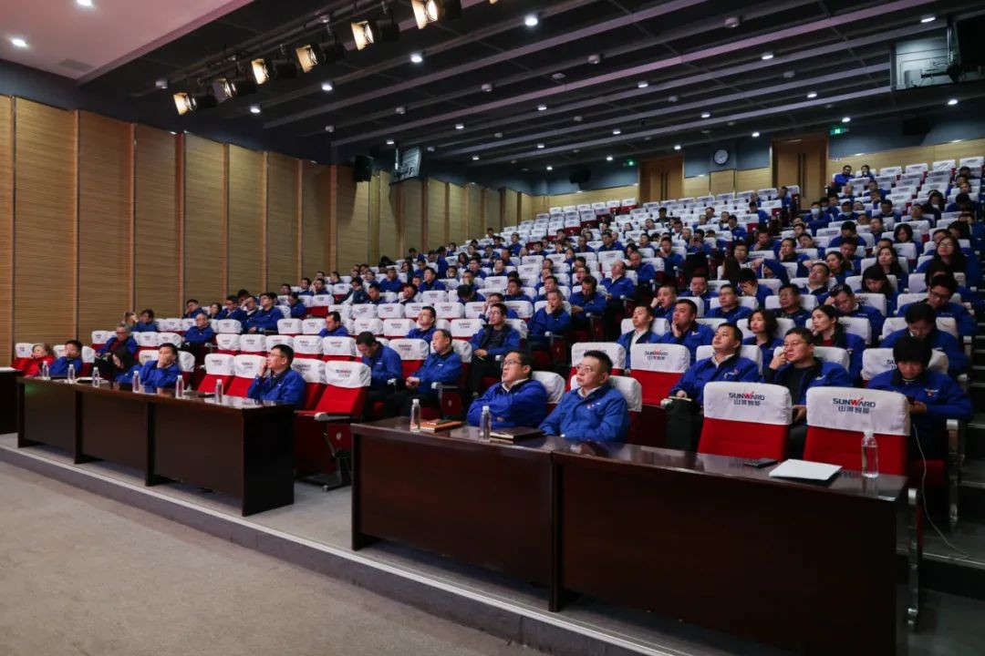 龙8头号玩家智能开展2021年度“清廉课堂”培训