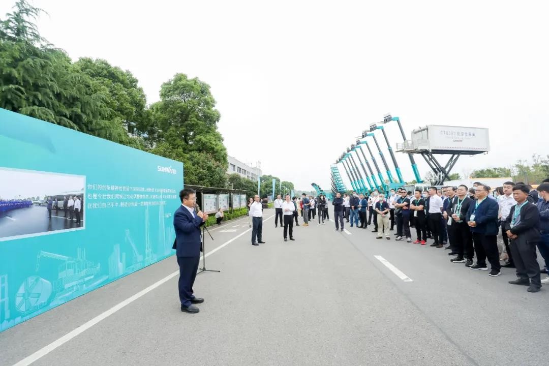 “爆品”出击！龙8头号玩家智能客户交流会签约超8亿元