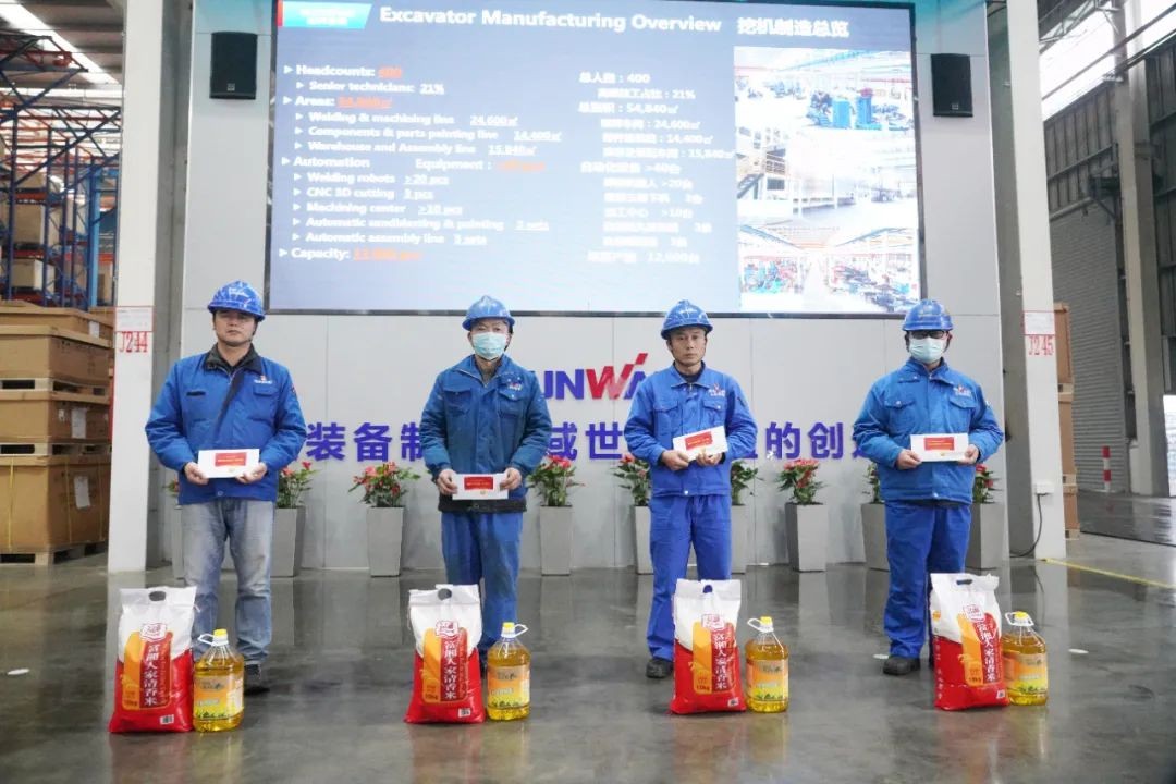 张庆红慰问龙8头号玩家智能难题党员