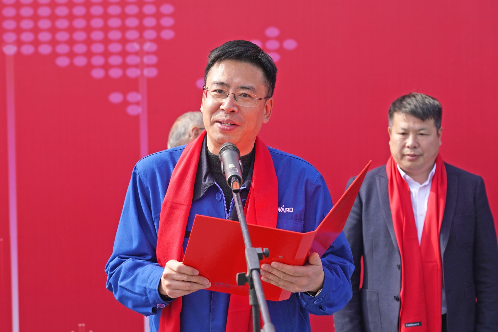 龙8头号玩家智能价值6亿元装备全球发货仪式火热举行