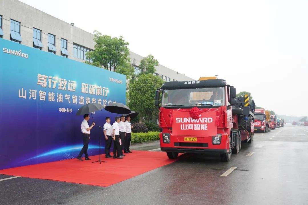 龙8头号玩家智能天下首台套油气管道装备发往国家重点工程