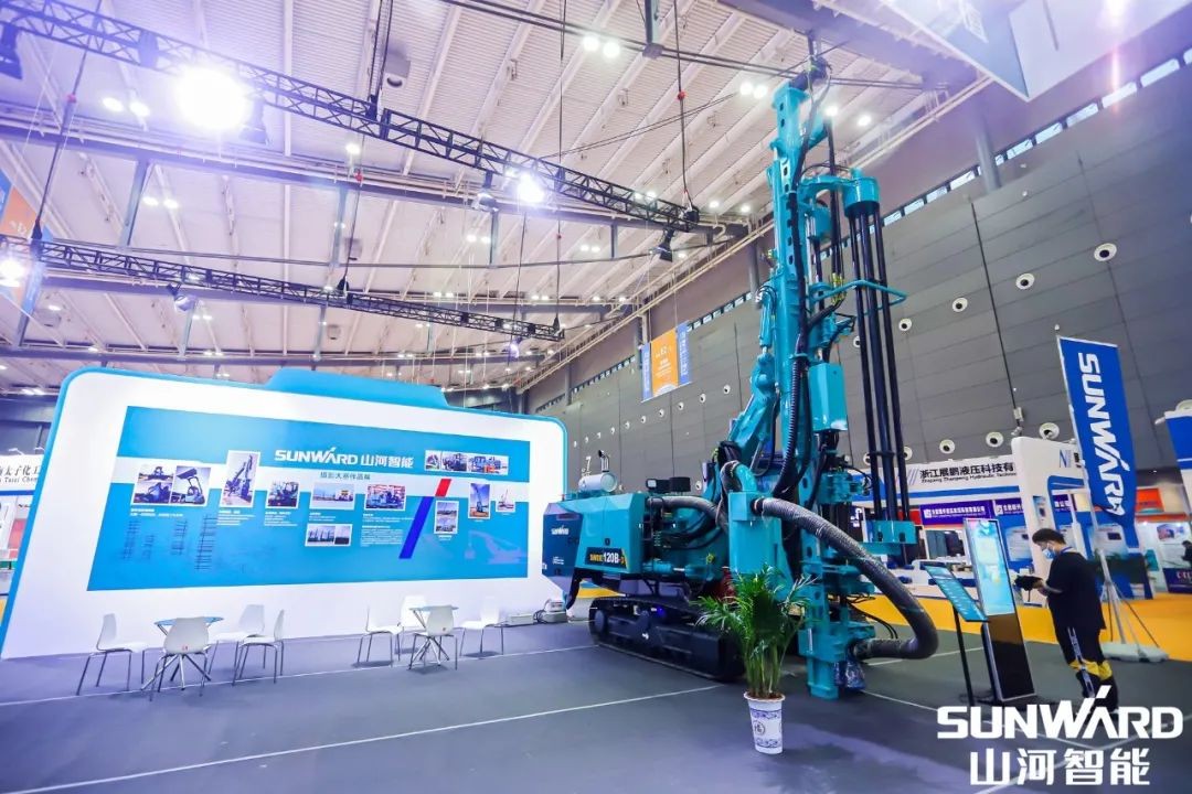 “龙8头号玩家绿”亮相长沙国际工程机械展，，，，，，，，50余款产品尽显龙8头号玩家智能立异实力