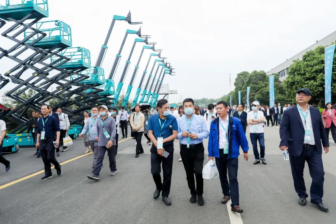 “爆品”出击！龙8头号玩家智能客户交流会签约超8亿元