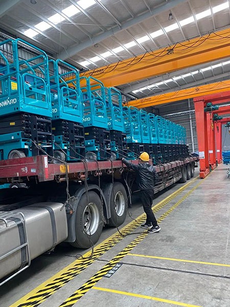 新年伊始，，，，，，龙8头号玩家高机再次发货华南市场