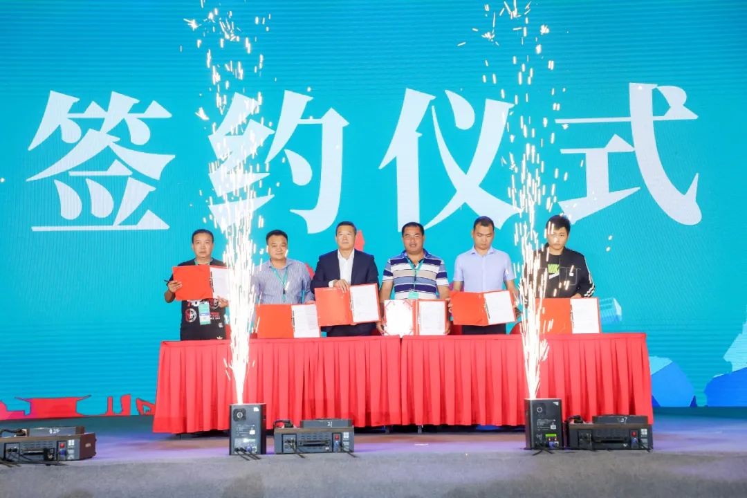 “爆品”出击！龙8头号玩家智能客户交流会签约超8亿元