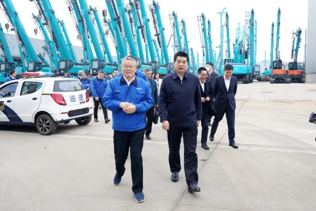 湘江集团党委书记张利刚率队考察龙8头号玩家智能