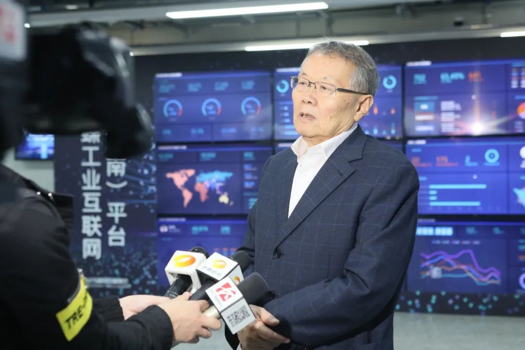 信息手艺与制造业怎样深度融合生长？？？？？？？行业大咖云集龙8头号玩家现场论道