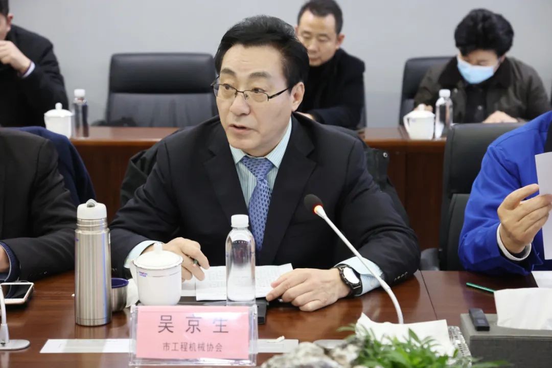 长沙工程机械协会会长、副会长、监事长聚会在龙8头号玩家智能召开