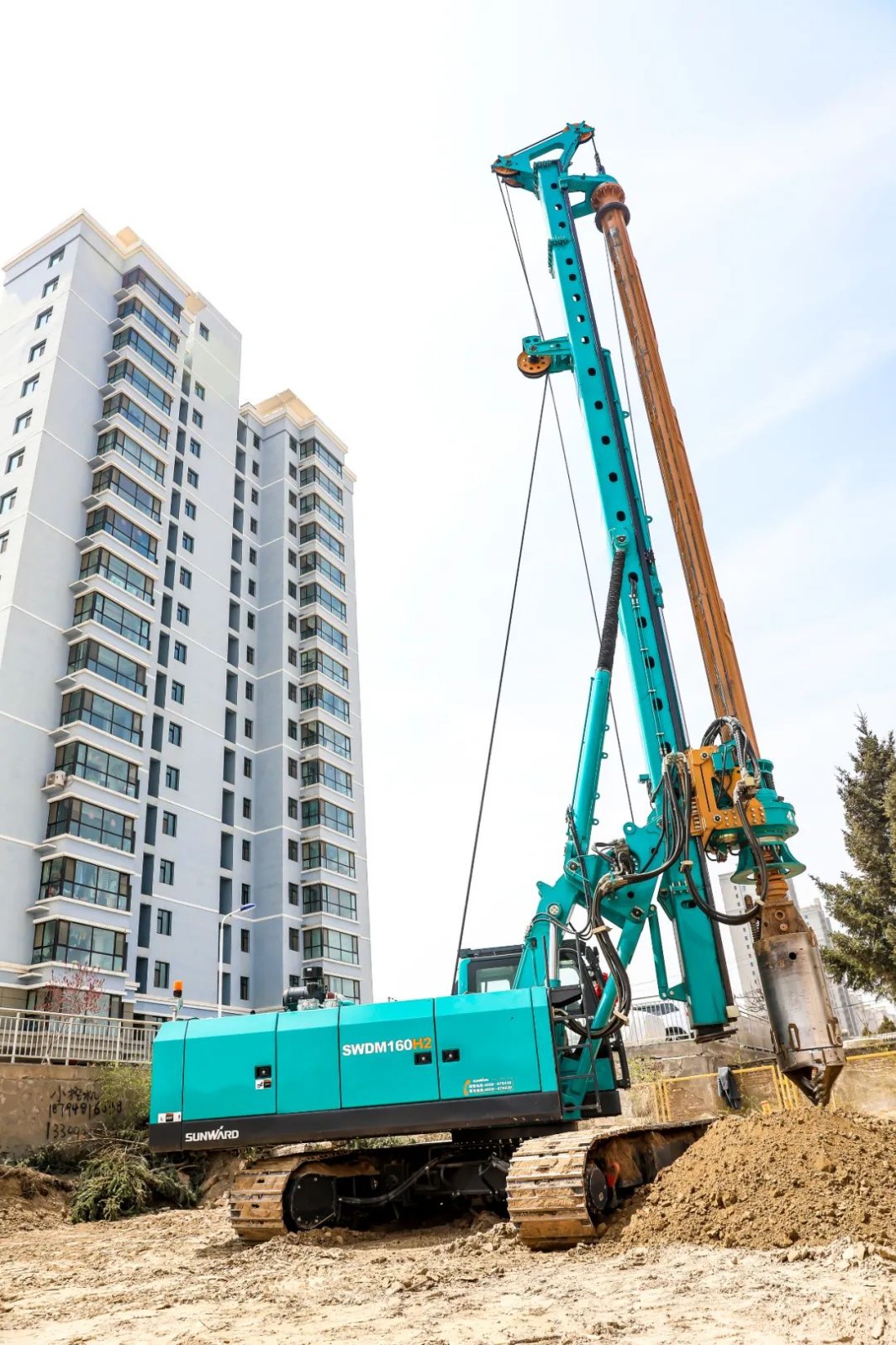 龙8头号玩家智能SWDM160H2旋挖钻机荣膺中国工程机械年度产品TOP50市场体现金奖