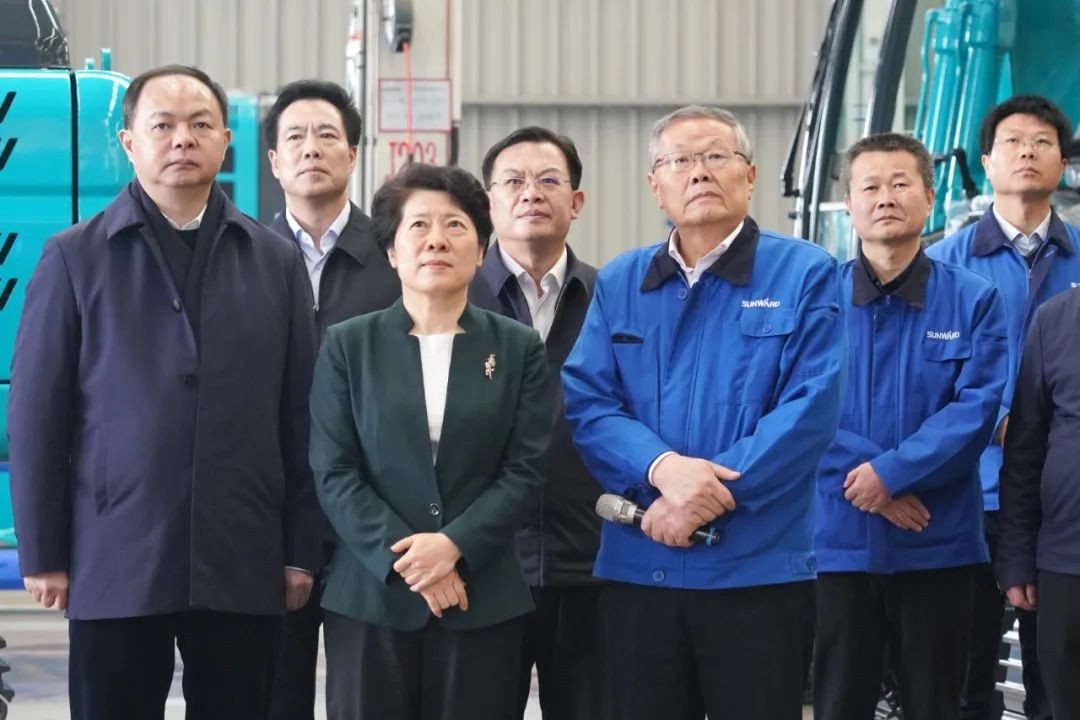 吴桂英调研龙8头号玩家智能