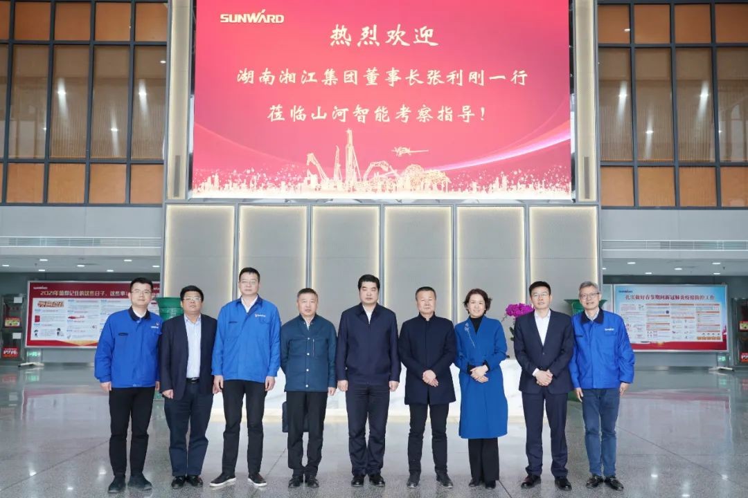 湘江集团党委书记张利刚率队考察龙8头号玩家智能
