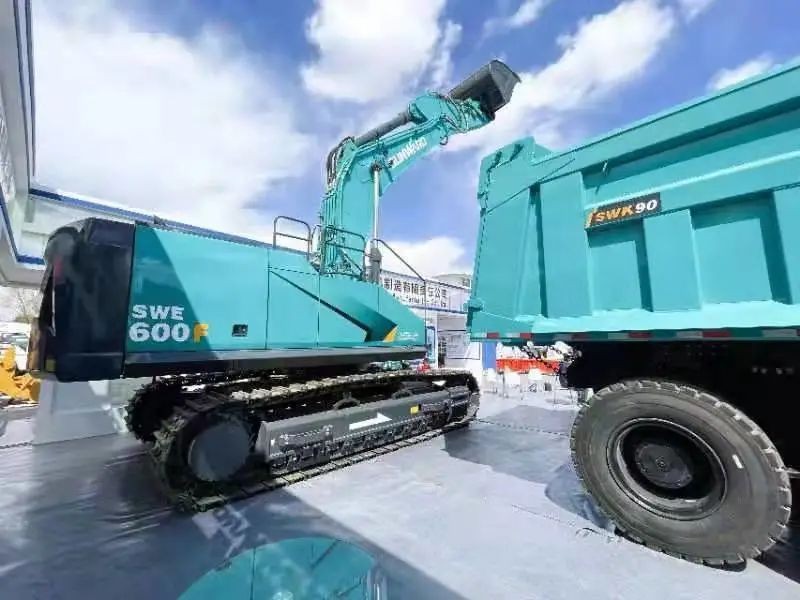 龙8头号玩家智能绿巨人闪亮登场鄂尔多斯国际煤博会