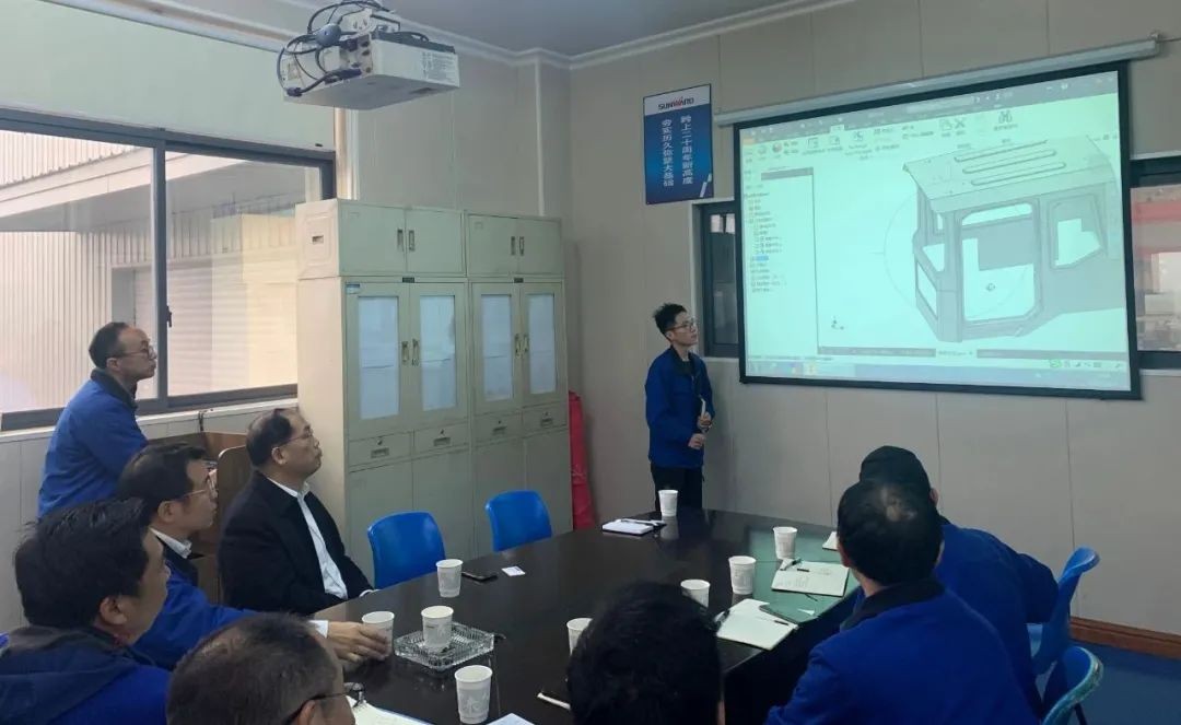 龙8头号玩家智能SWK90矿卡驾驶室顺遂发货，，，，，，开发速率刷新纪录