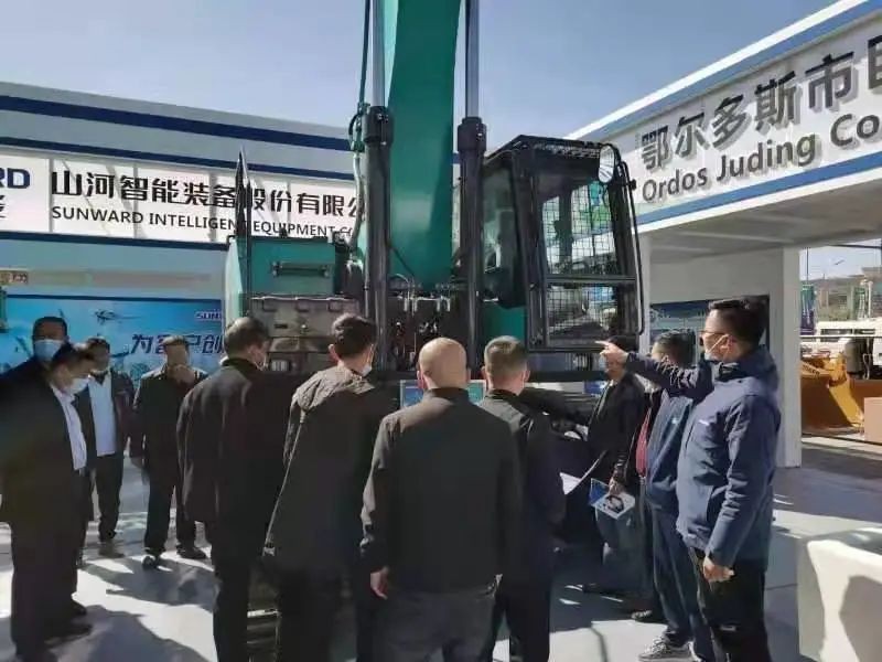 龙8头号玩家智能绿巨人闪亮登场鄂尔多斯国际煤博会