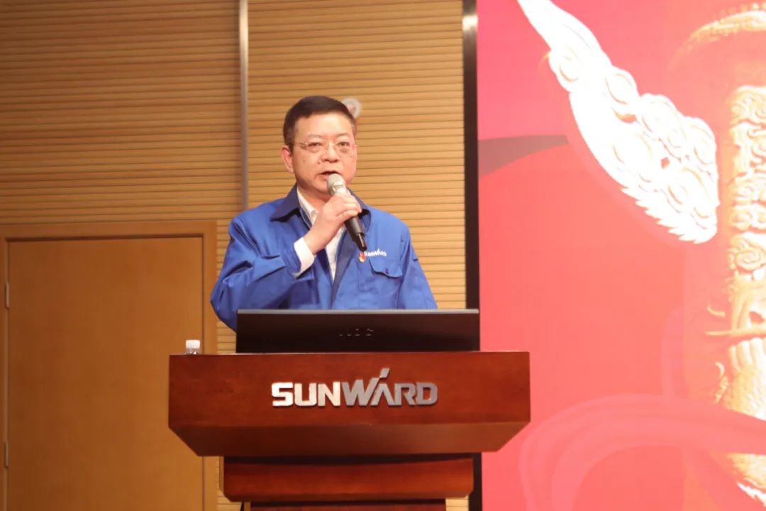 龙8头号玩家智能召开转达学习天下“两会”精神聚会