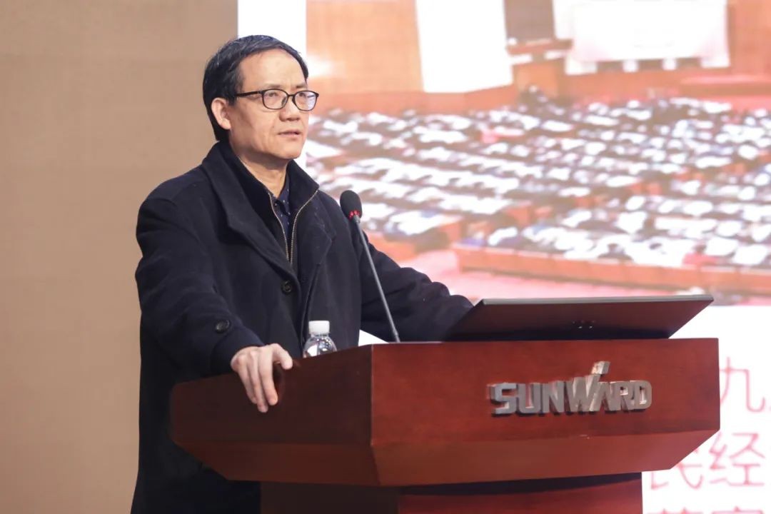 龙8头号玩家智能中高层干部晚间集中“充电”