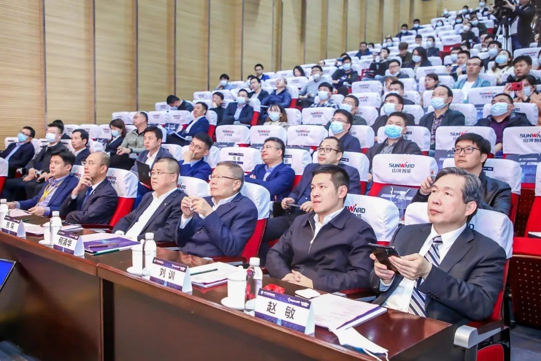 信息手艺与制造业怎样深度融合生长？？？？？？？行业大咖云集龙8头号玩家现场论道