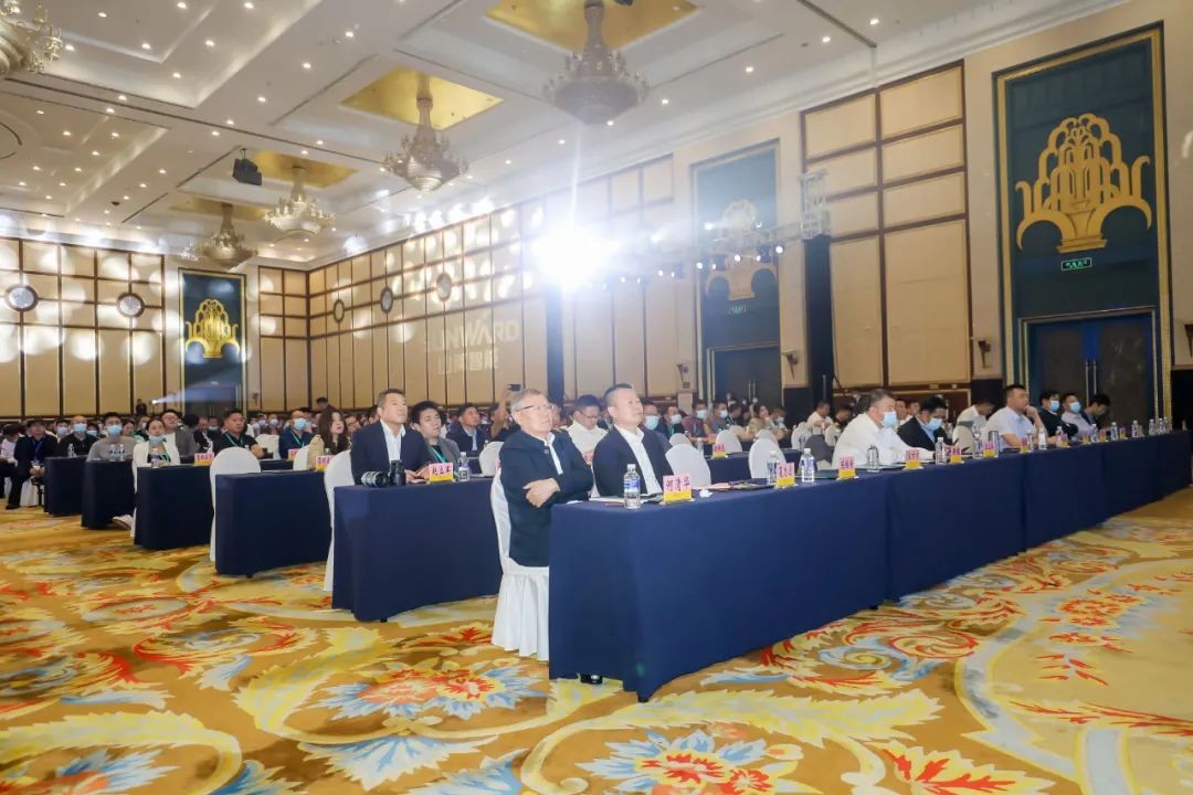 “爆品”出击！龙8头号玩家智能客户交流会签约超8亿元