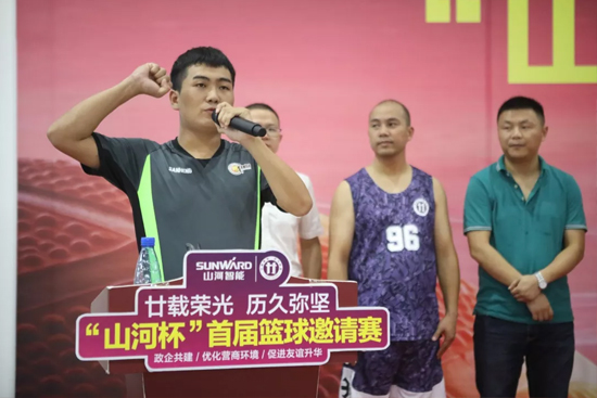 以球为媒，，，，，，首届“龙8头号玩家杯”篮球约请赛架起政企连心桥