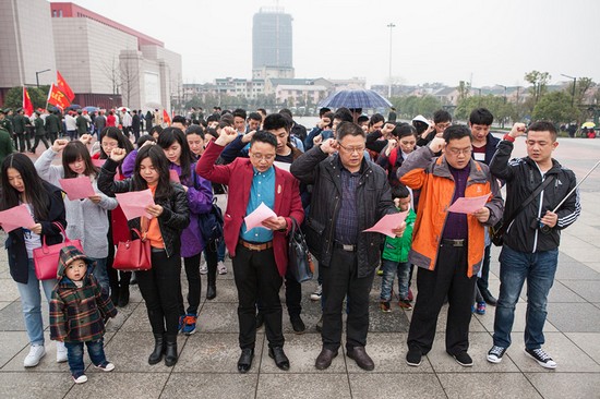 爱岗敬业，，，，，，，，践行雷锋精神