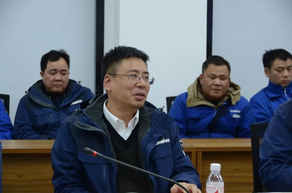 龙8头号玩家智能召开春节难题职工座谈会