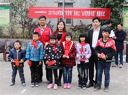 践行雷锋精神捐建“龙8头号玩家梦图书馆”