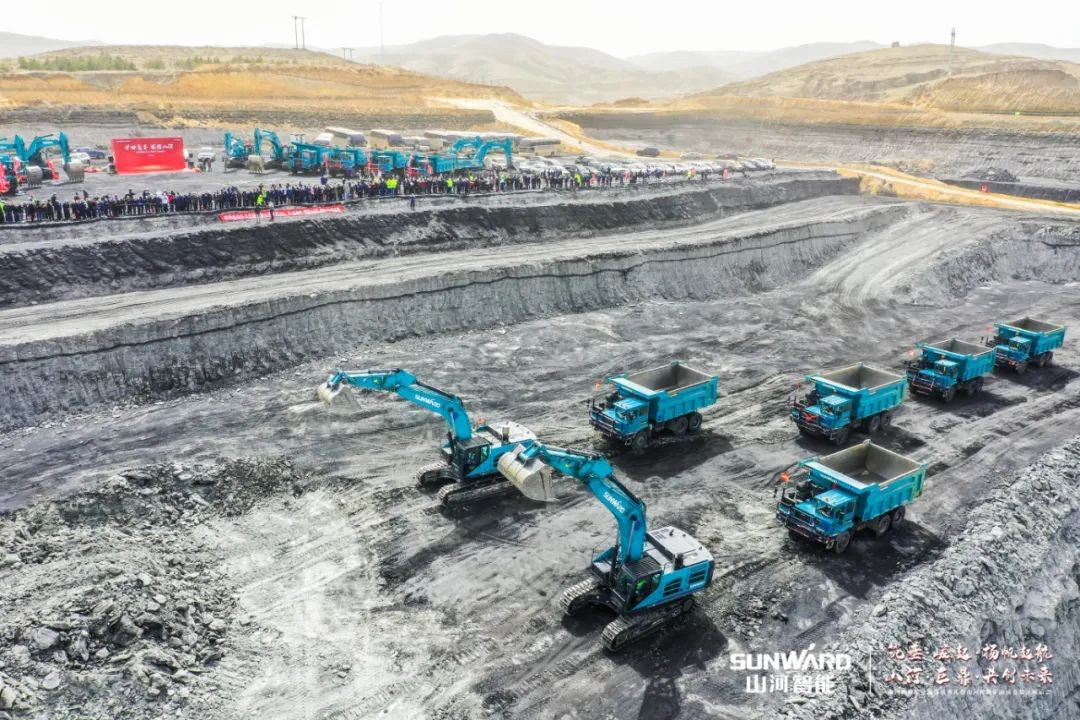 “矿”世能手，，，，，齐聚龙8头号玩家智能挖掘机操作手挑战赛