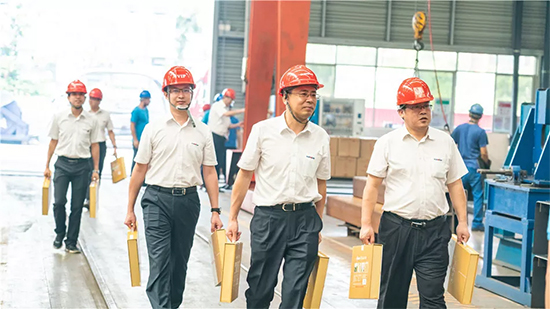 万力集团“送清凉”活动，，，，，，，，慰问一线员工