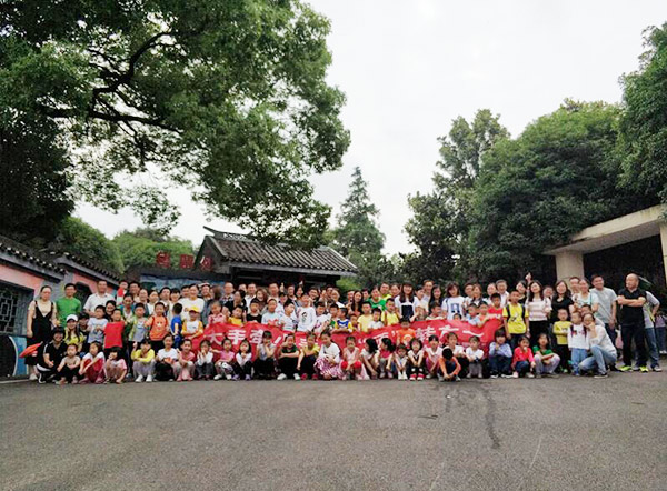 大手牵小手·“顽”转六一，，，，，，，龙8头号玩家智能首次六一亲子主题活动圆满举行