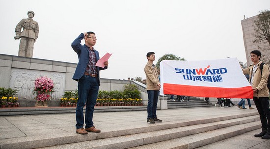 爱岗敬业，，，，，，，，践行雷锋精神