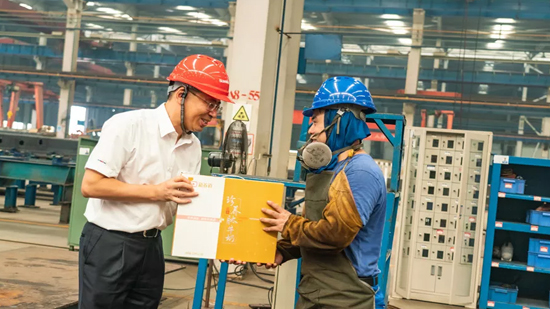 万力集团“送清凉”活动，，，，，，，，慰问一线员工