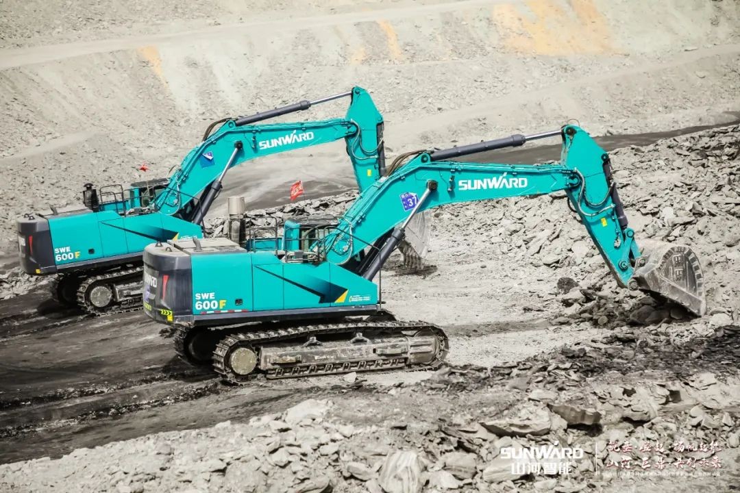 “矿”世能手，，，，，齐聚龙8头号玩家智能挖掘机操作手挑战赛