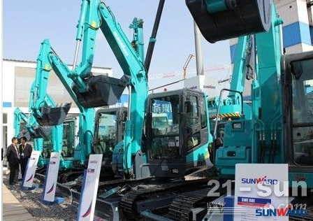 龙8头号玩家智能何清华：潜心追求“龙8头号玩家之路”