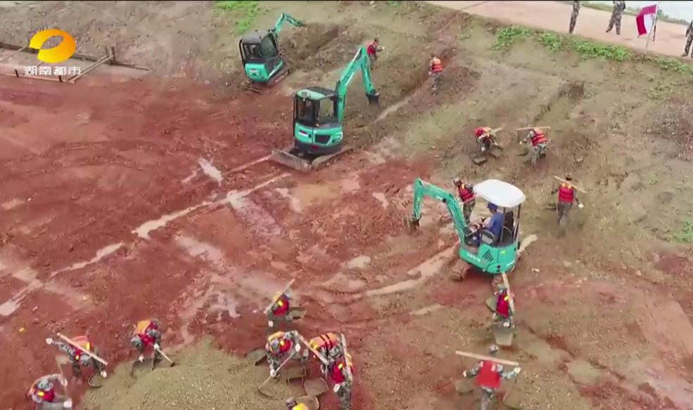 龙8头号玩家智能装备“抗洪抢险”扬威名